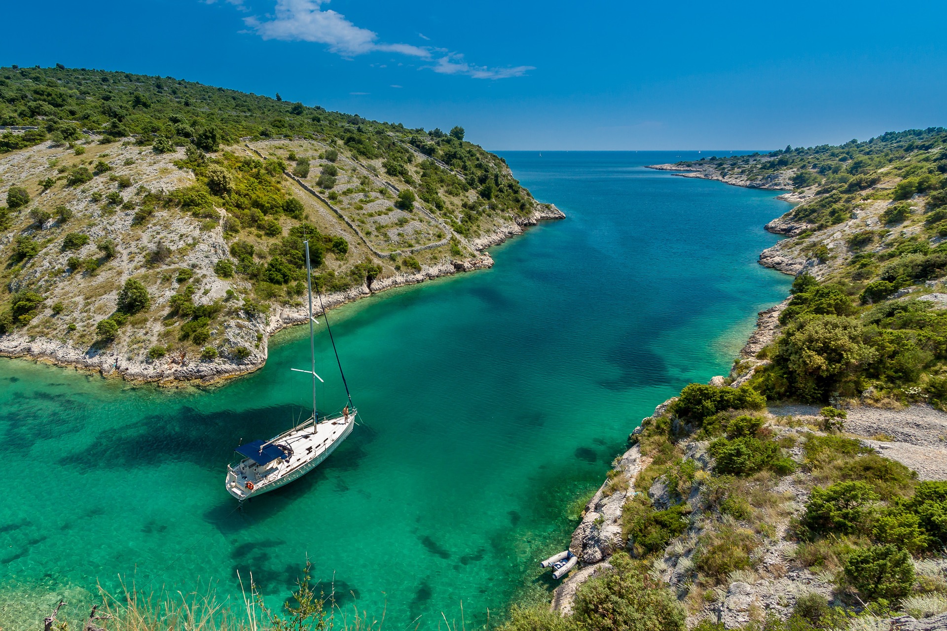 boat-1209511_1920