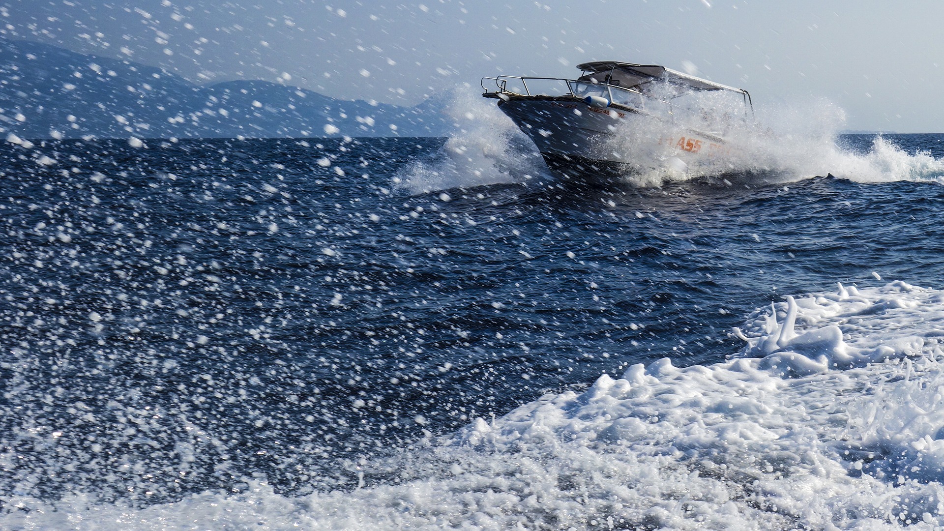 speedboat-1608042_1920